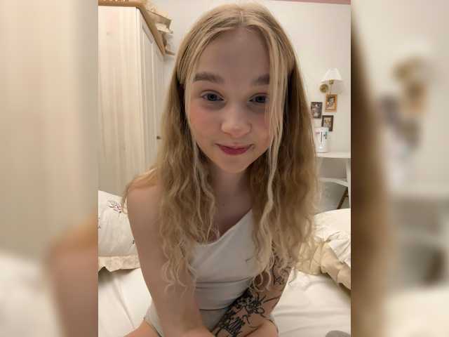 MeowMia's BongaCams profile