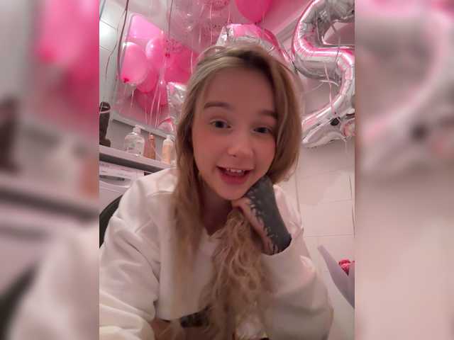 MeowMia's BongaCams profile