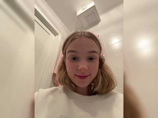 MeowMia's BongaCams show and profile