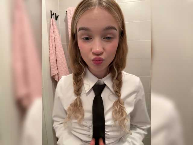 MeowMia's BongaCams profile