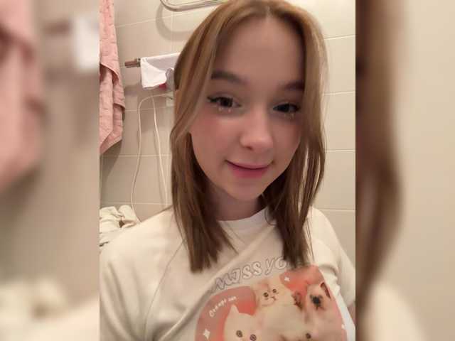 MeowMia's BongaCams profile