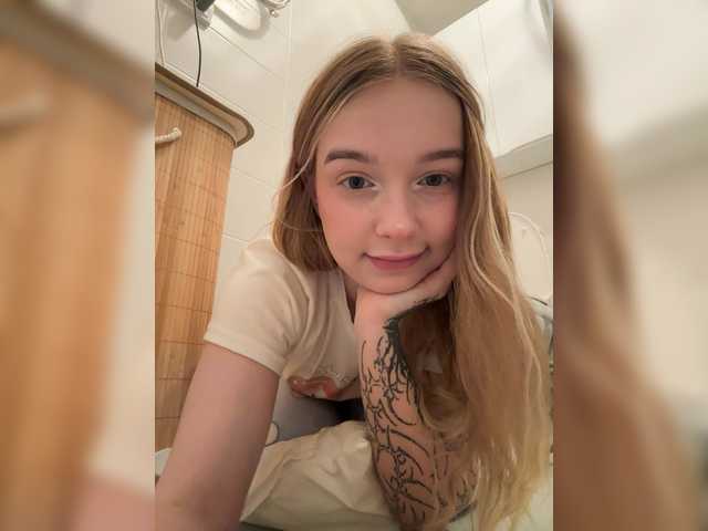 MeowMia's BongaCams profile