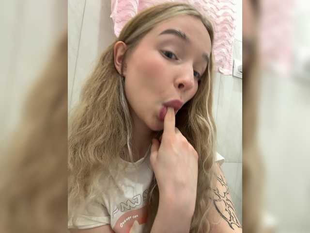 MeowMia's BongaCams show and profile
