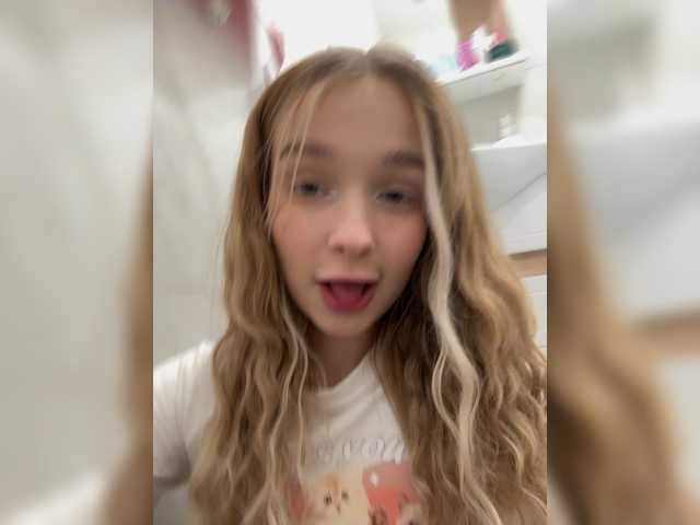 MeowMia's BongaCams show and profile