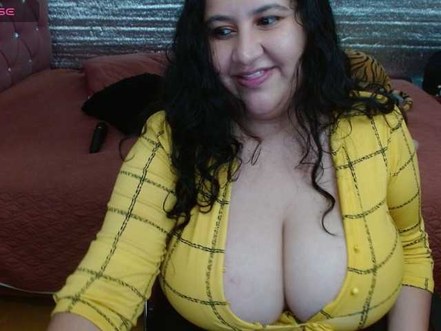 emilynessa's BongaCams show and profile