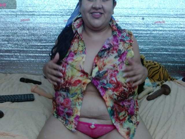 emilynessa's BongaCams show and profile