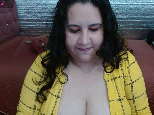 emilynessa's BongaCams show and profile