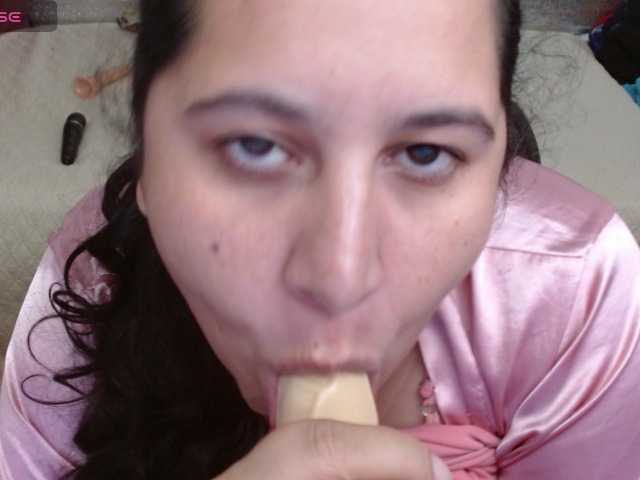 emilynessa's BongaCams show and profile