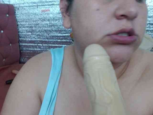 emilynessa Live Webcam on BongaCams