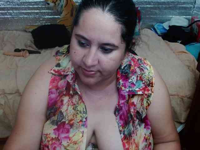 emilynessa Live Webcam on BongaCams