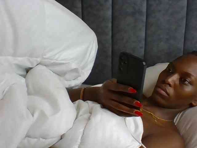Sexymaya22 webcam