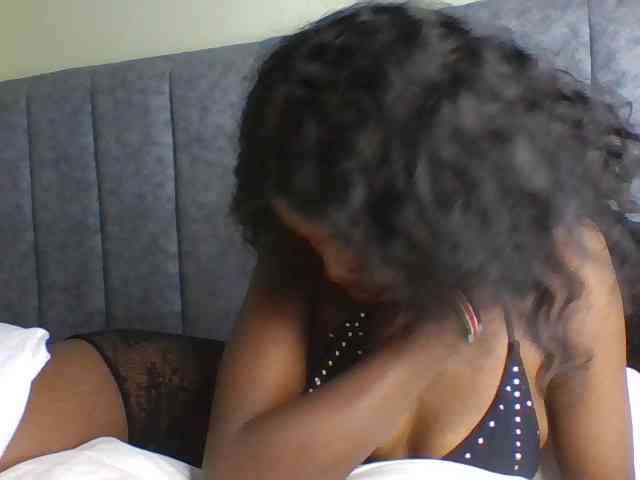 Sexymaya22 webcam
