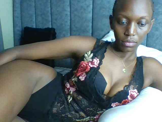 Sexymaya22 webcam