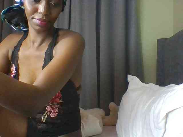 Sexymaya22 webcam
