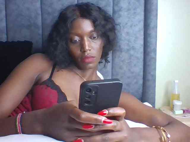 Sexymaya22 webcam
