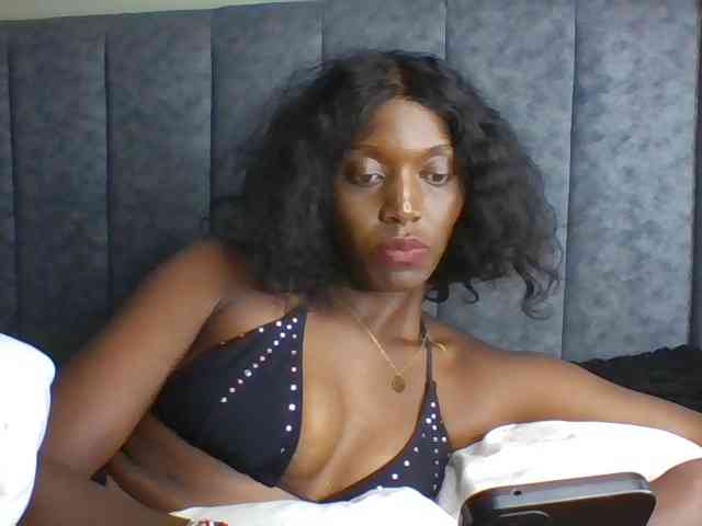 Sexymaya22 webcam