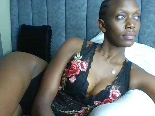 Sexymaya22 webcam