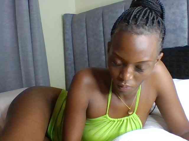 Sexymaya22 webcam