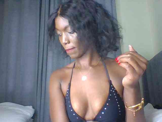 Sexymaya22 webcam