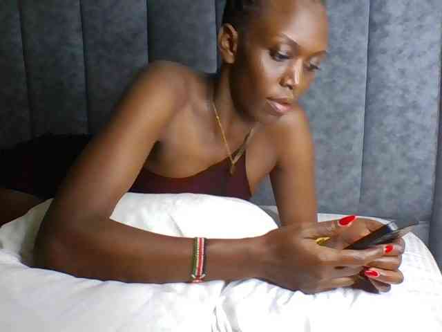 Sexymaya22 webcam