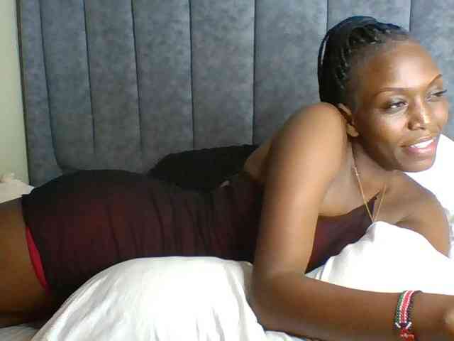 Sexymaya22 webcam