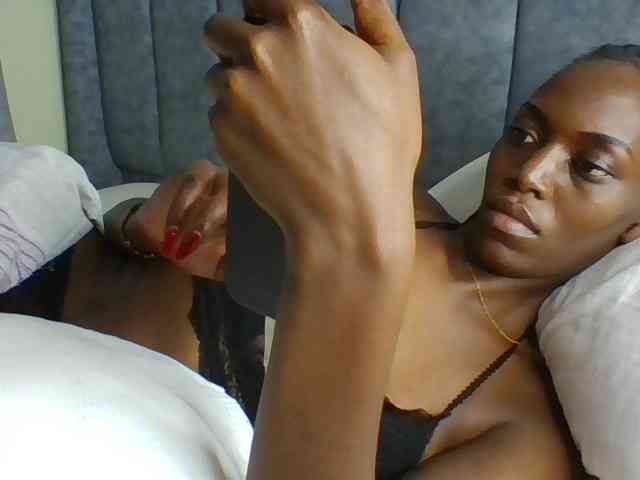Sexymaya22 webcam