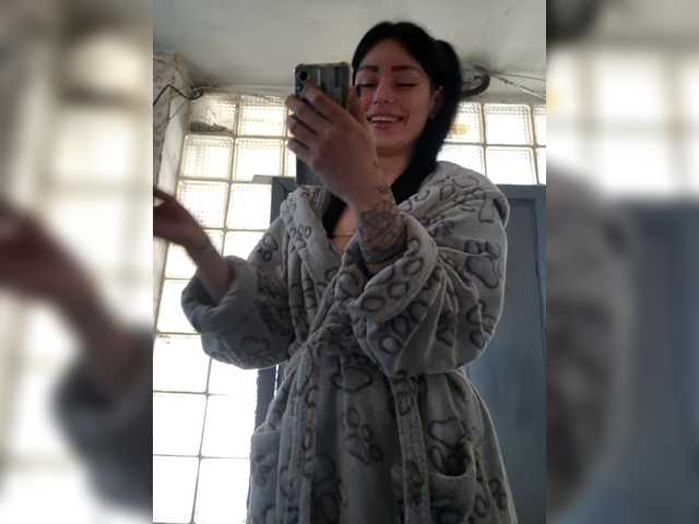 Kelseyy's BongaCams show and profile