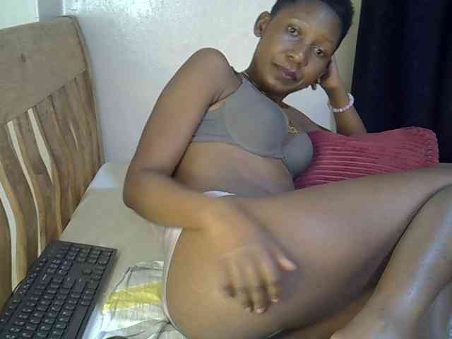 Prettysharlin webcam