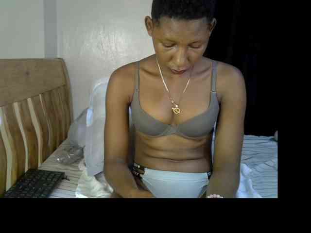Prettysharlin webcam