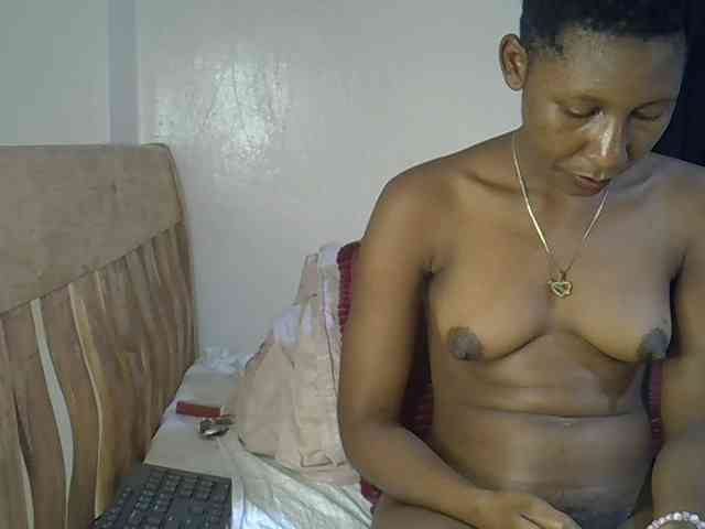 Prettysharlin Live Webcam on BongaCams