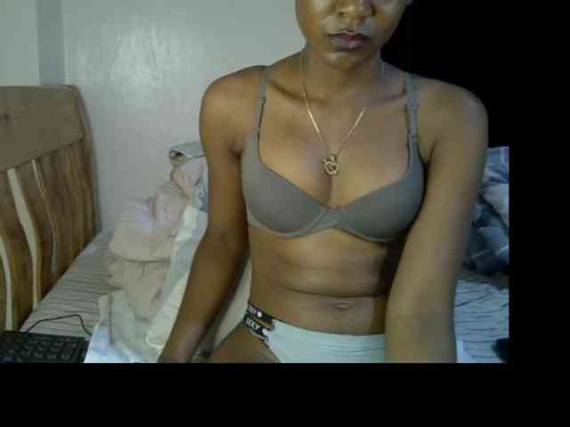 Prettysharlin webcam