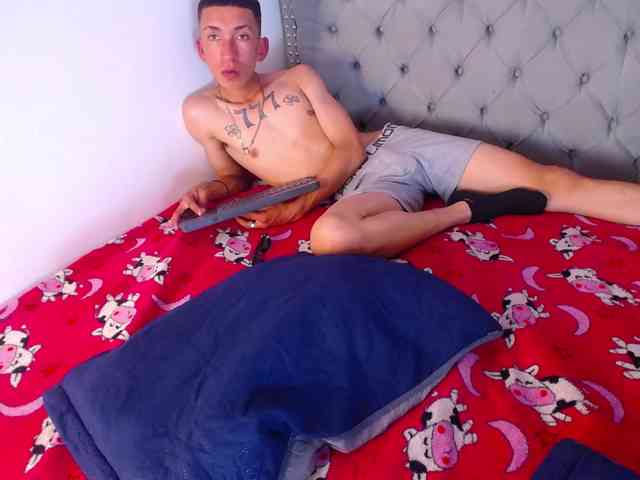 ZoeandMaxie webcam