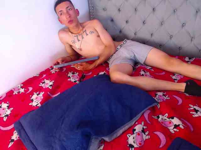 ZoeandMaxie webcam
