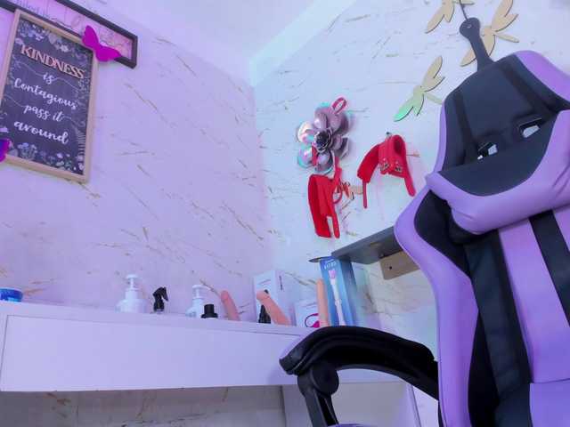 Natasha-Adams's BongaCams show and profile