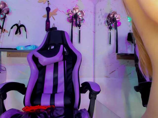 Natasha-Adams's BongaCams show and profile