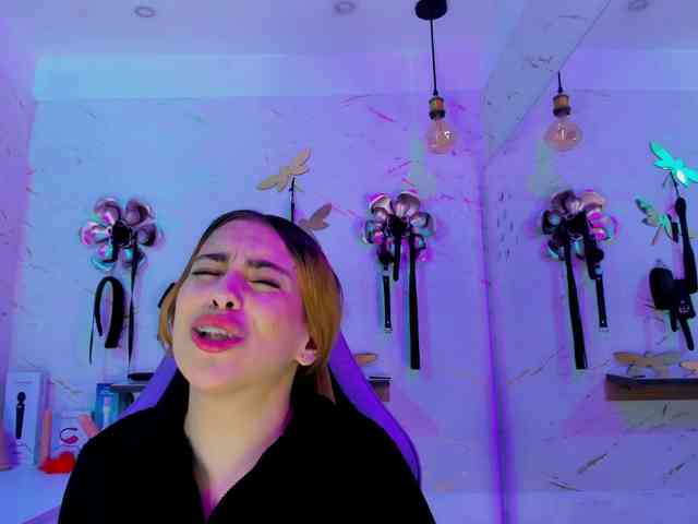 Natasha-Adams webcam