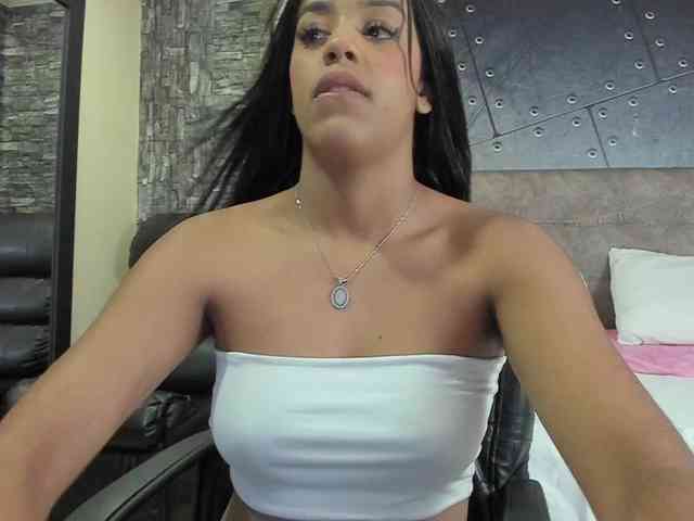alaia-brown webcam