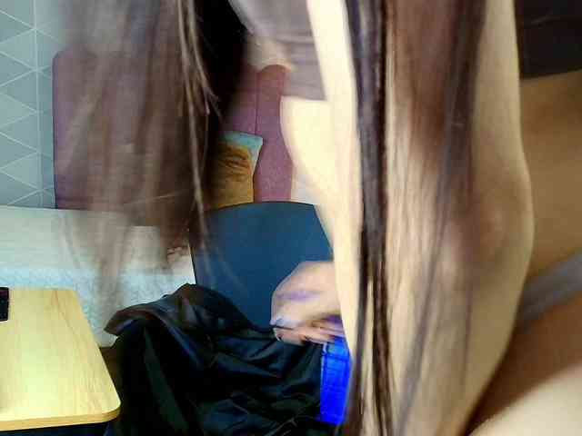Aly-Loving webcam