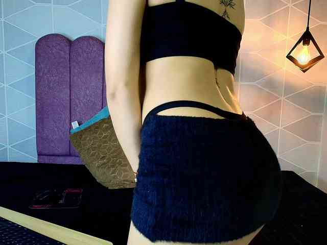 Aly-Loving webcam