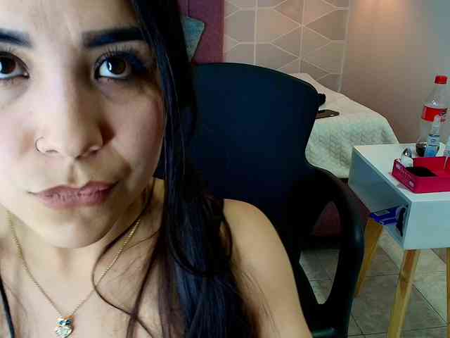 Aly-Loving webcam
