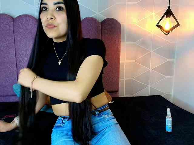 Aly-Loving webcam