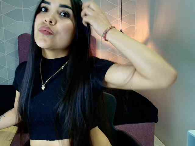 Aly-Loving webcam