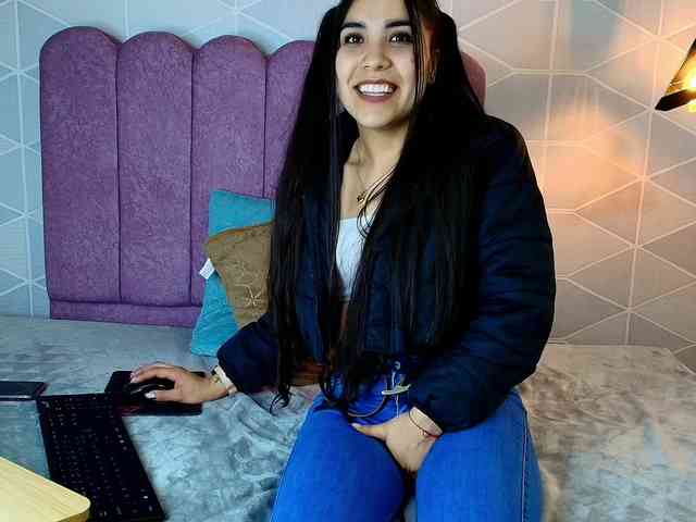 Aly-Loving webcam