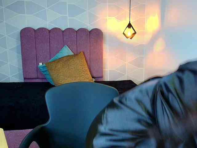 Aly-Loving webcam