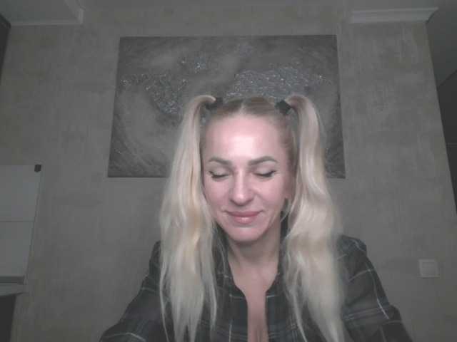 annamari1563 live cam profile