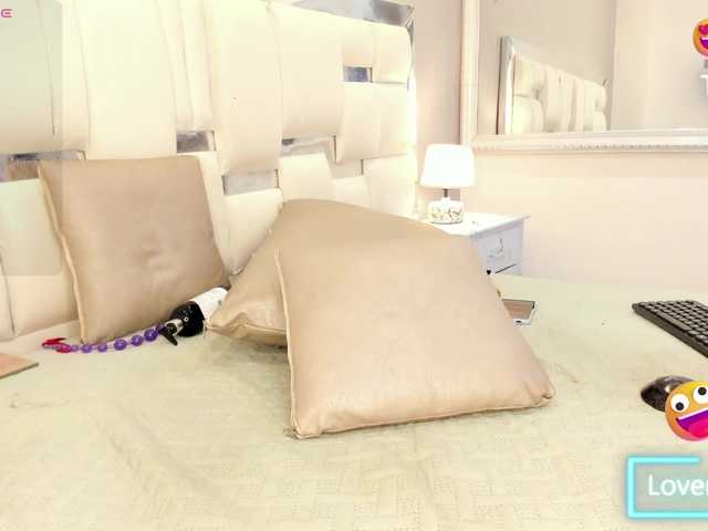 Eva-Johnss's BongaCams show and profile