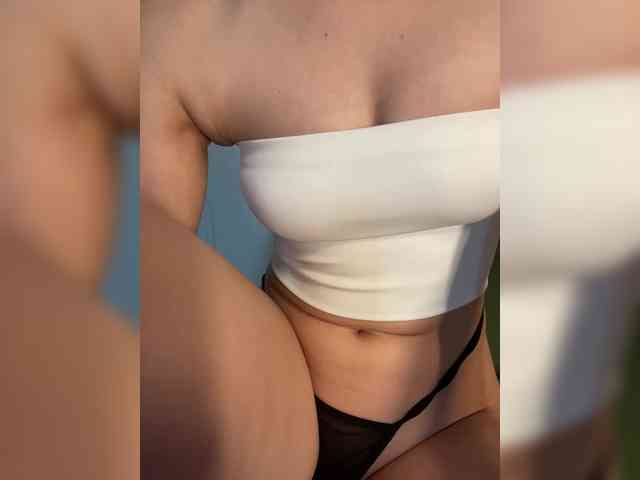 SmallCrystal Live Webcam on BongaCams