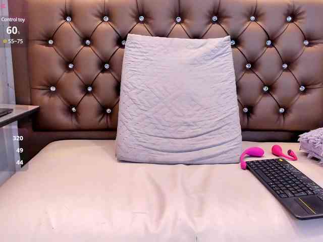 Saara-Hernandez Live Webcam on BongaCams