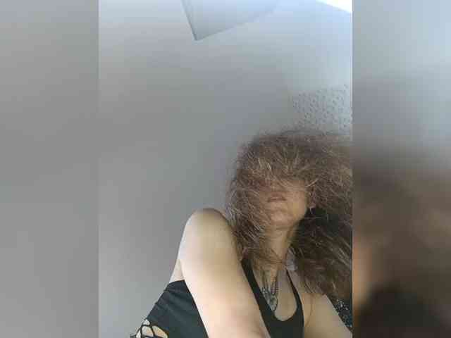 striptease chat ShowMeMemasiki