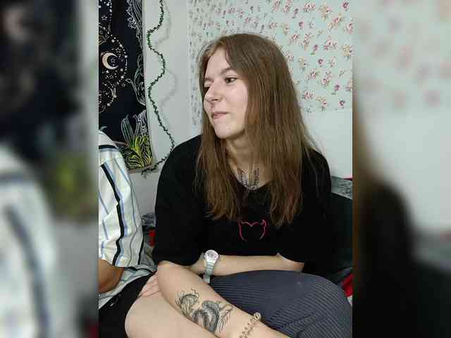 HornyLadyAndAndrey webcam